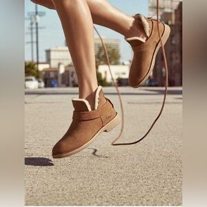Not for sale Ugg McKay ankle boots tan suede size 7.5